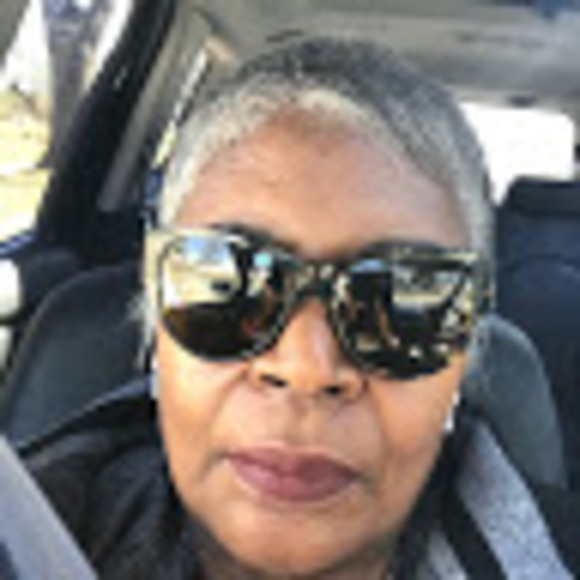 Meet your Posher, Dee - Picture 1 of 1